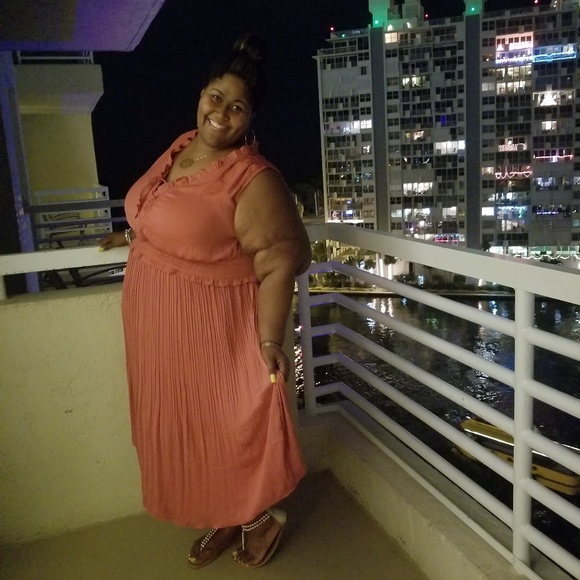 Flowy Dress - Picture 3 of 8